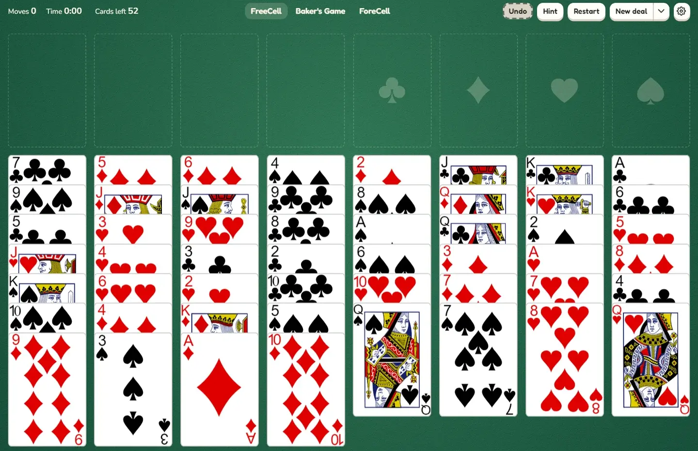 Una nueva partida de FreeCell: cuatro celdas libres vacías, cuatro bases vacías y ocho columnas de cartas boca arriba.
