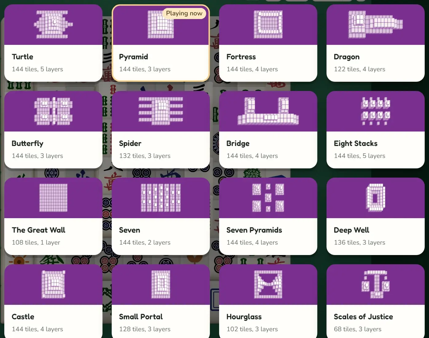 El selector de diseños de tryboardgames.com, con cada diseño de Mahjong, su número de fichas y su número de capas, como Turtle con 144 fichas en 5 capas y Scales of Justice con 68 fichas en 3 capas.